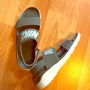 Women’s NIKE Sandals Size 7